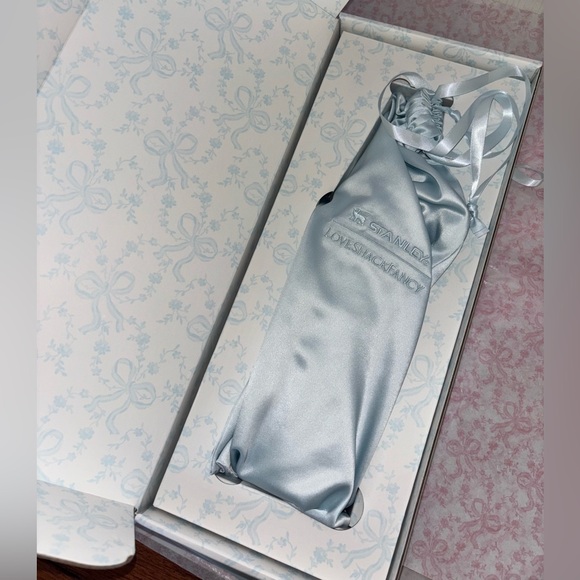 Stanley x Loveshackfancy coquette bow winter ice all day slim water bottle 34oz - Picture 3 of 3